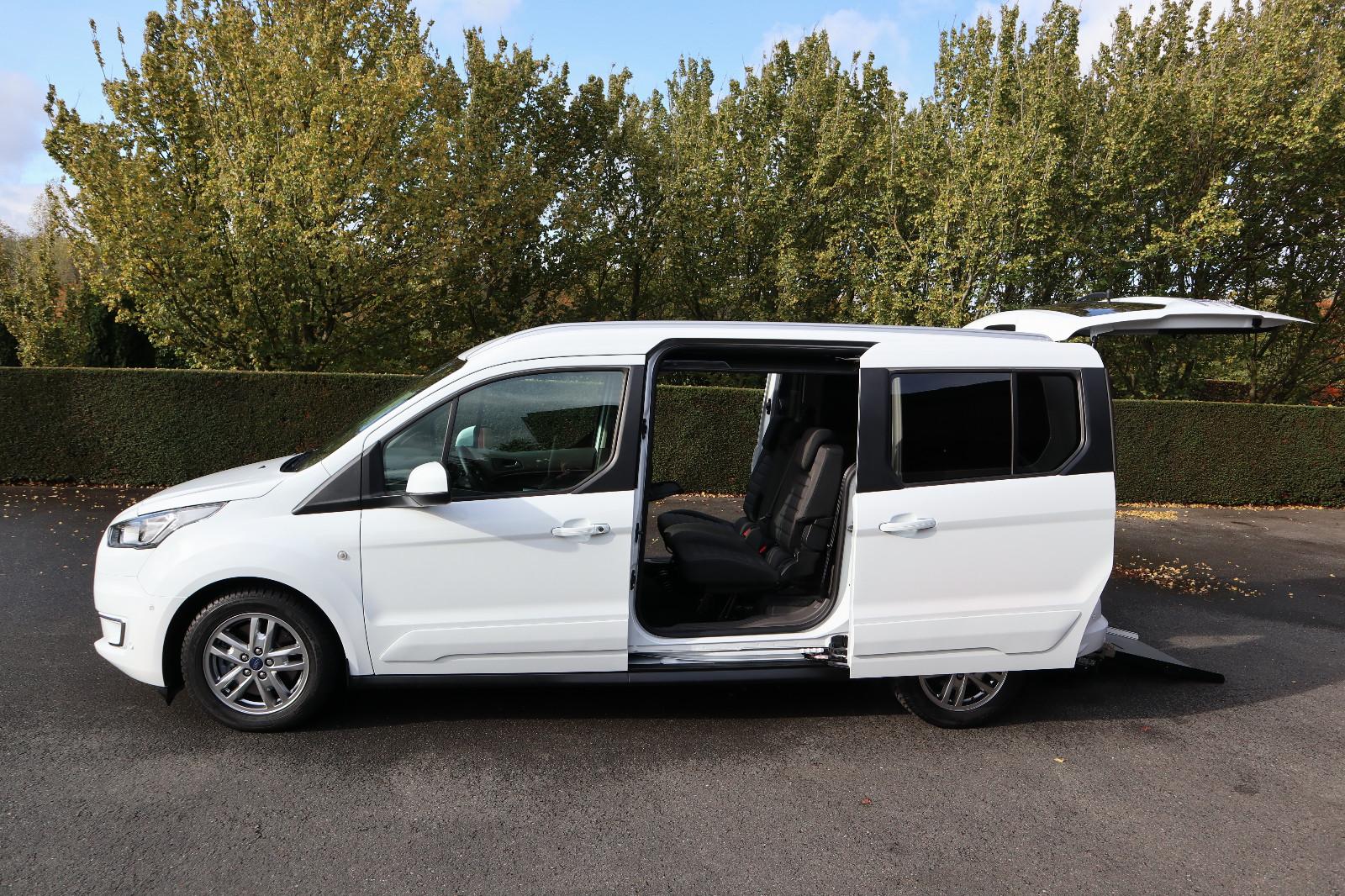 Ford Grand Tourneo Titanium*Rollstuhlrampe*AMF-Bruns*