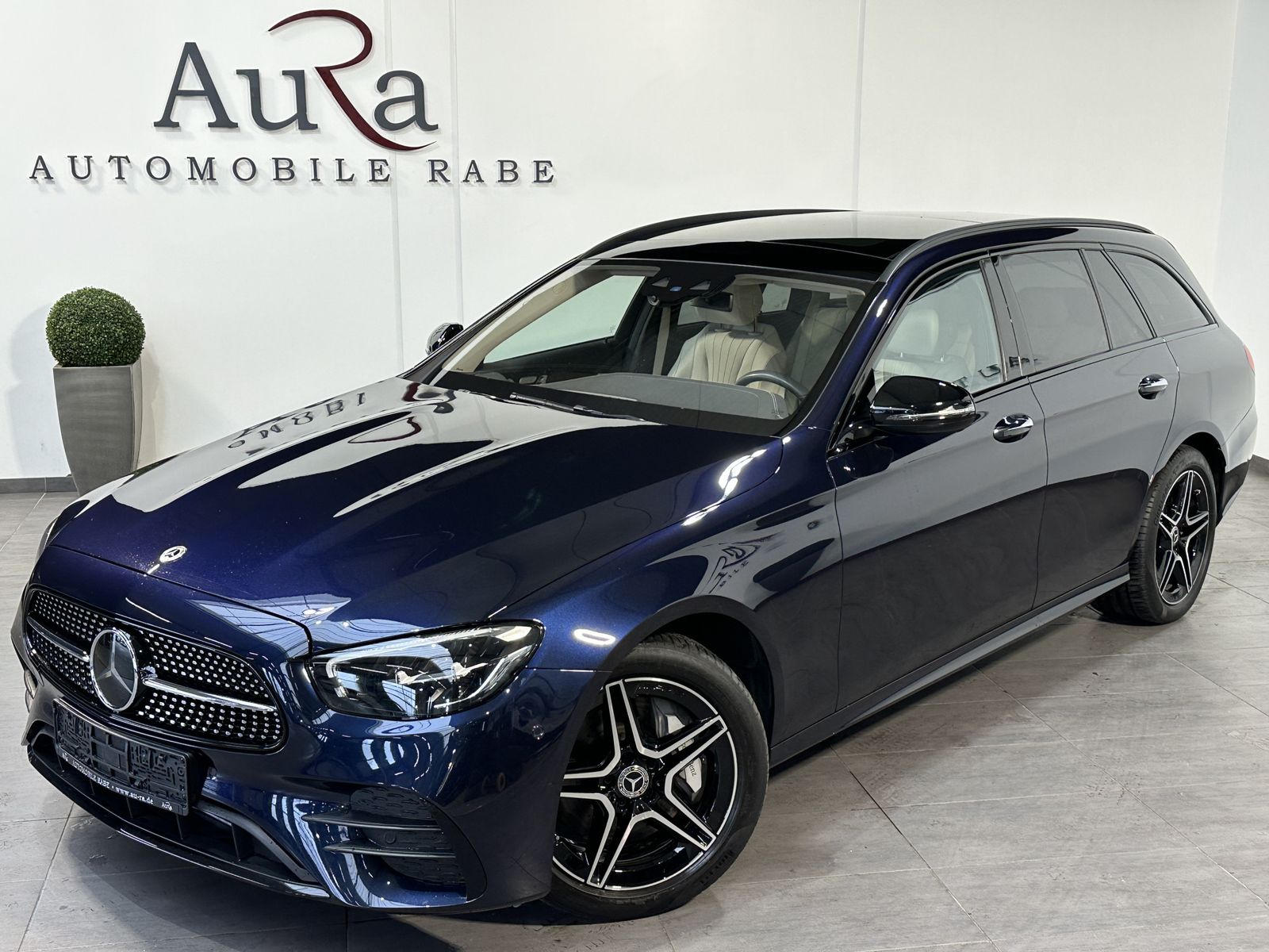 Fahrzeugabbildung Mercedes-Benz E 300de T AMG-Line NAV+LED+PANO+BURMESTER+KAMERA