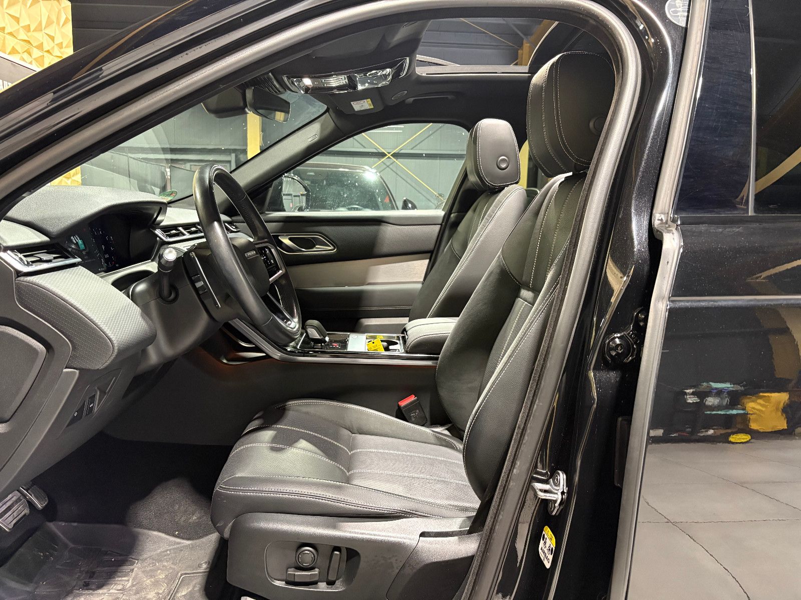 Fahrzeugabbildung Land Rover Range Rover Velar R-Dynamic SE/PANO/MEMORY/APPLE