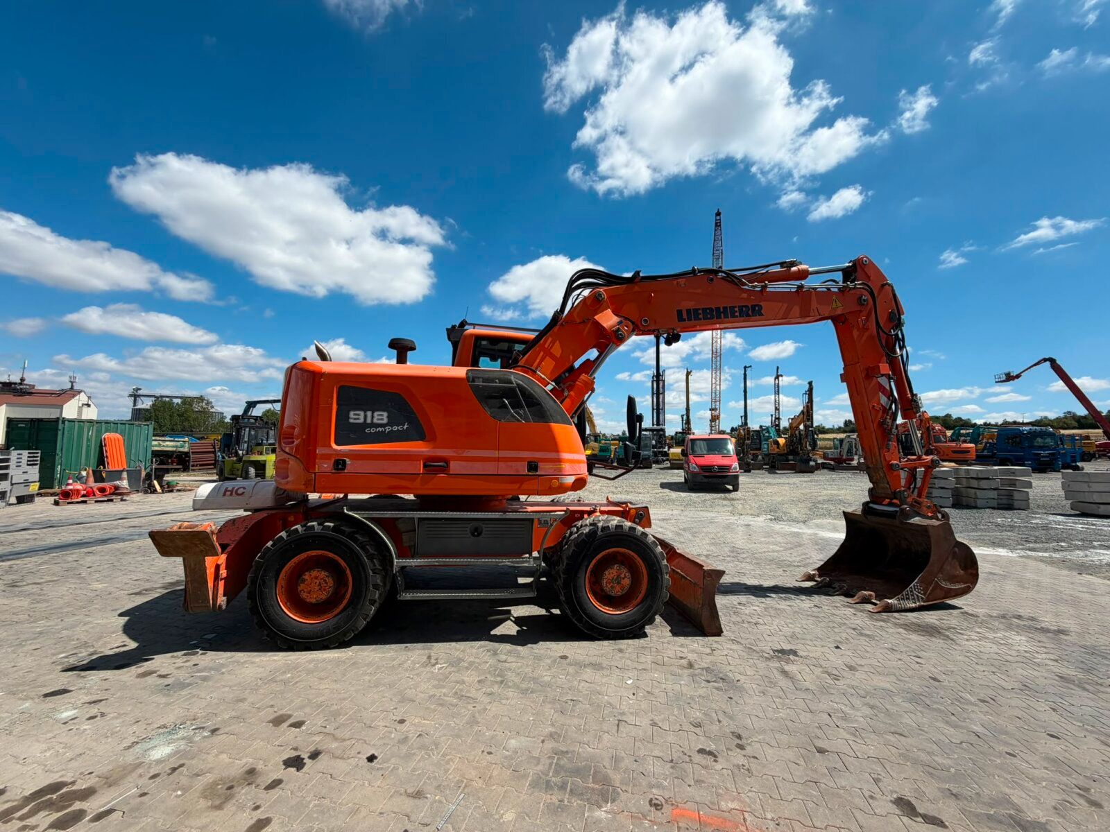 Fahrzeugabbildung Liebherr A 918 Compact