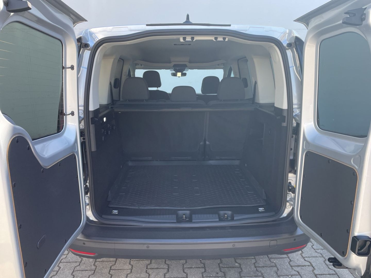 Caddy 1.5 TSI DSG App-Connect/GRA/PDC vo+hi/DAB