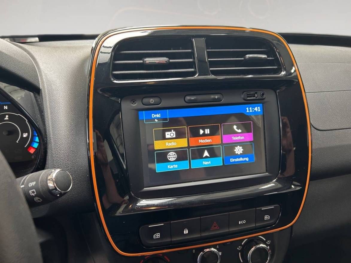 Fahrzeugabbildung Dacia Spring Comfort Plus mit Look-Paket-Orange