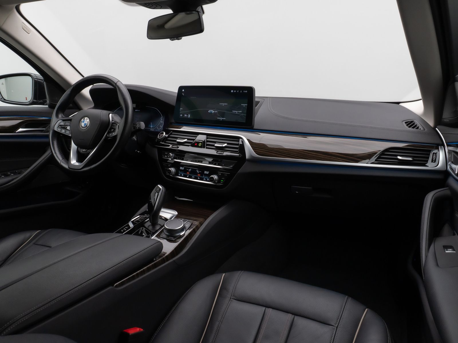 Fahrzeugabbildung BMW 530e xD LuxuryLine 360°Laser HUD DAB H/K ACC AHK