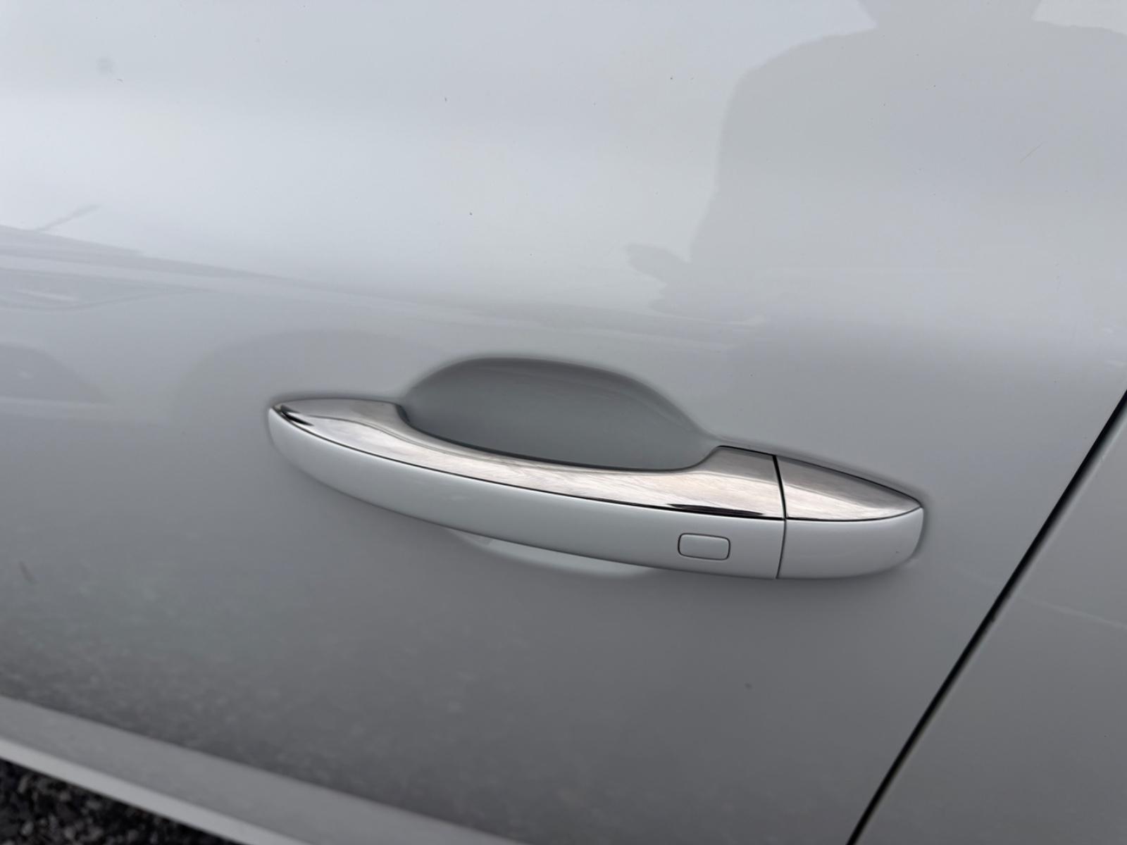 Renault Megane IV GT Automatik CarPlay Kamera AHK Spur