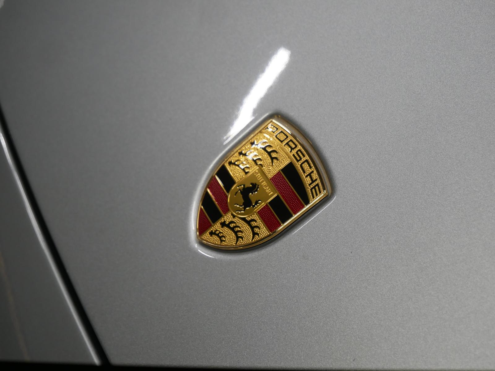 Porsche 992 911 992 Turbo Sportabgas Sitzbelüftung
