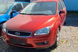 Ford Focus Turnier Ghia Kombi 2.0 l - Ford Focus aus 2006: Ghia