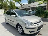 Toyota Corolla Verso 2.2-l-D Klima 7 Sitze 01708044052 - Toyota Corolla Verso in München