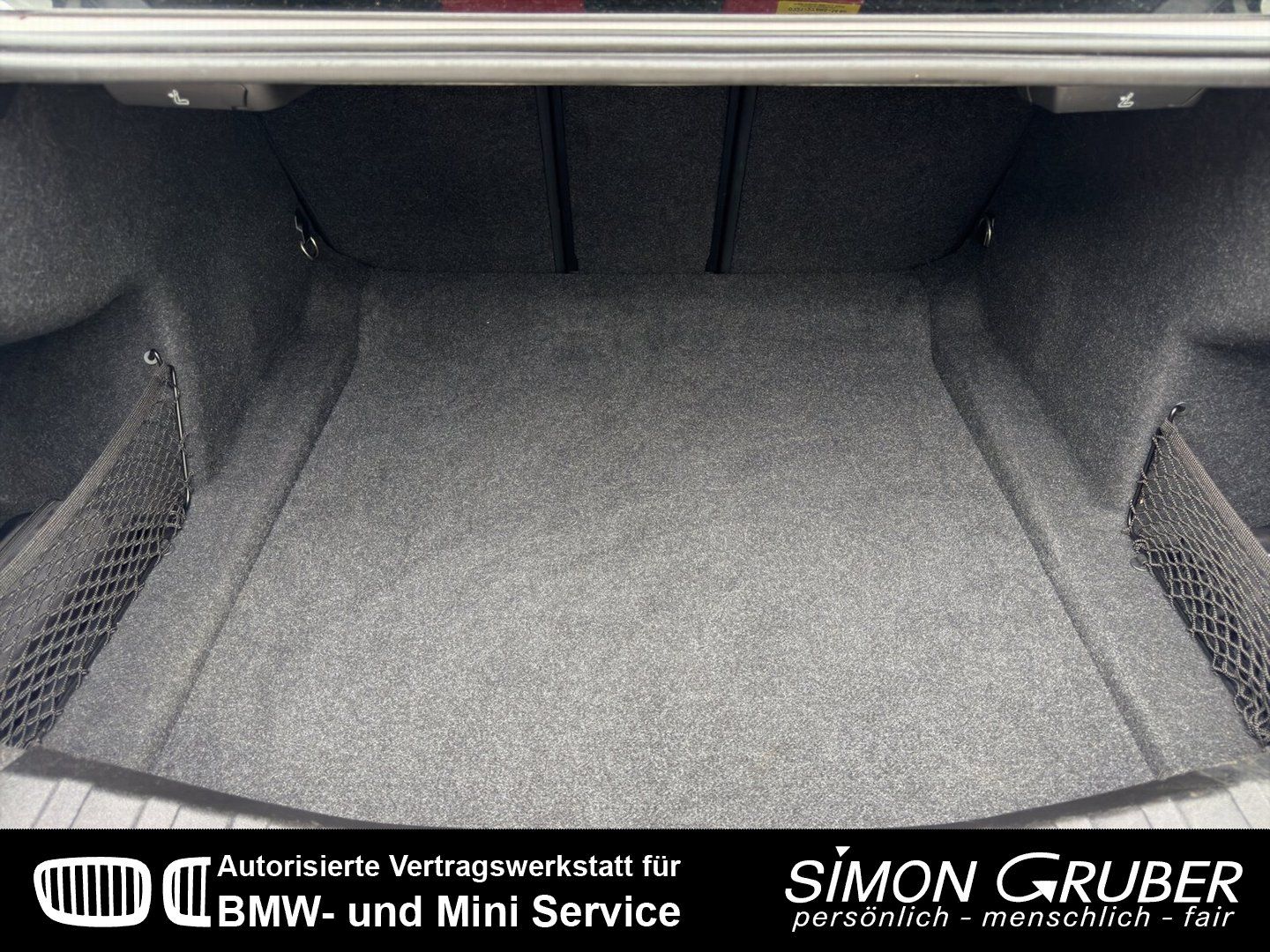 Fahrzeugabbildung BMW 318 i Adv Shadow HUD SHZ Innovationspaket Kamera