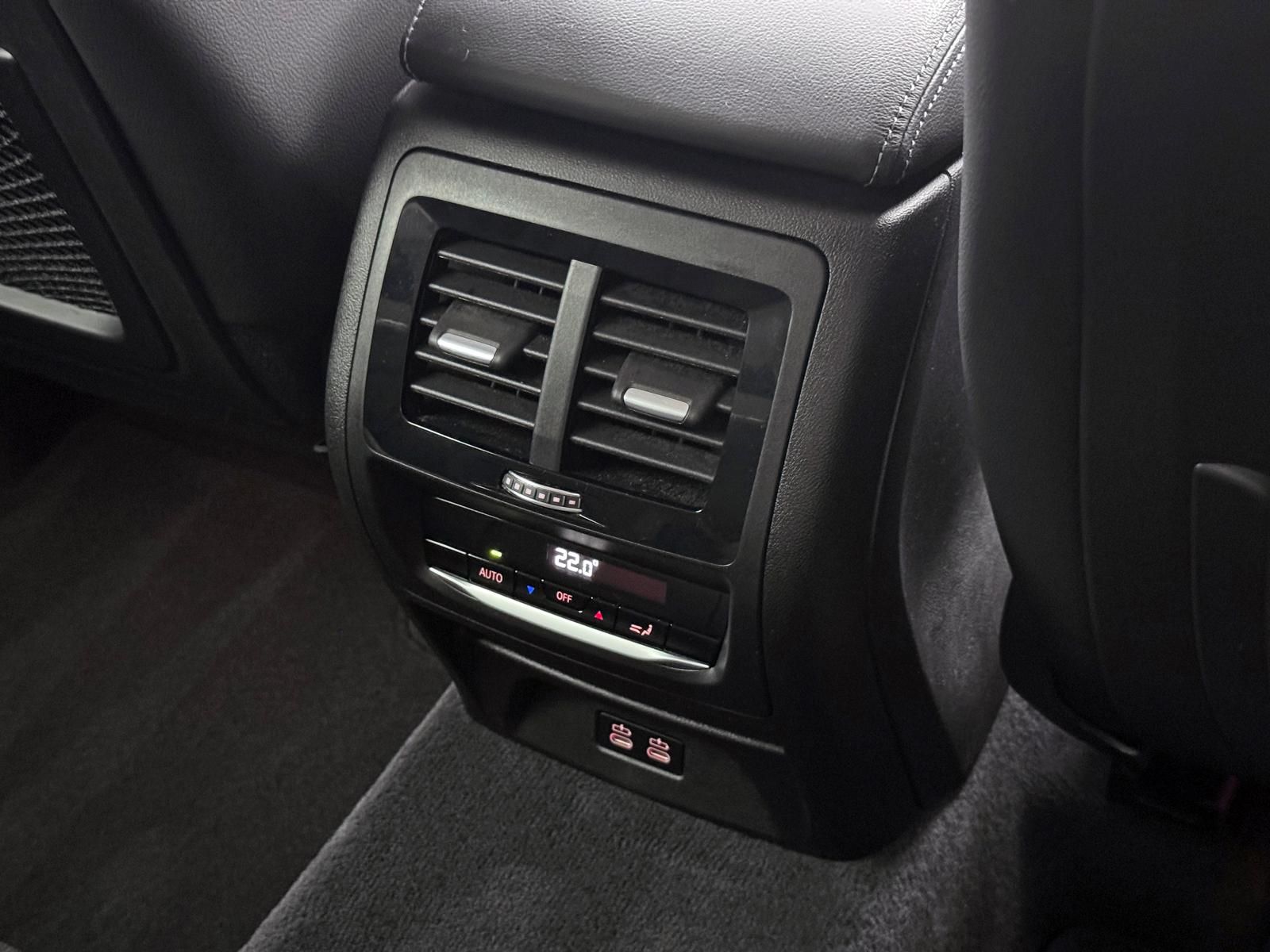 Fahrzeugabbildung BMW xDRIVE20i/ADVANTAGE/ACC/LED/LIVECP/HUD/KEYL/360°