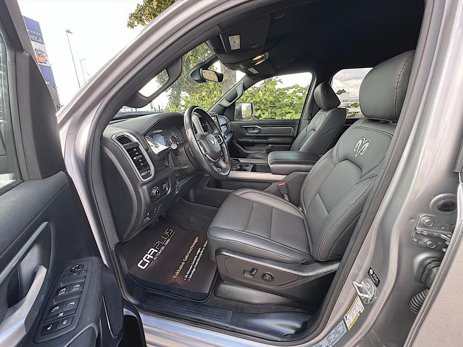 Fahrzeugabbildung Dodge RAM 5.7 V8 HEMI NightEdition OFFROAD CrewCab 4x4