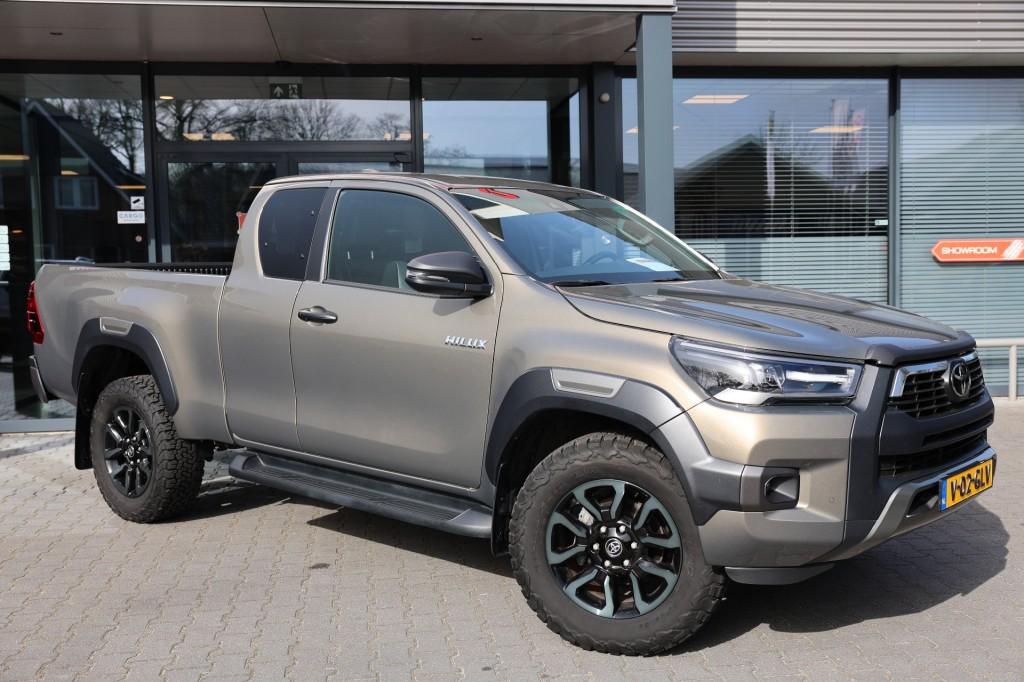 Toyota Hilux 2.8 D-4D X-TRA CAB INVINCIBLE A/T 4WD V...