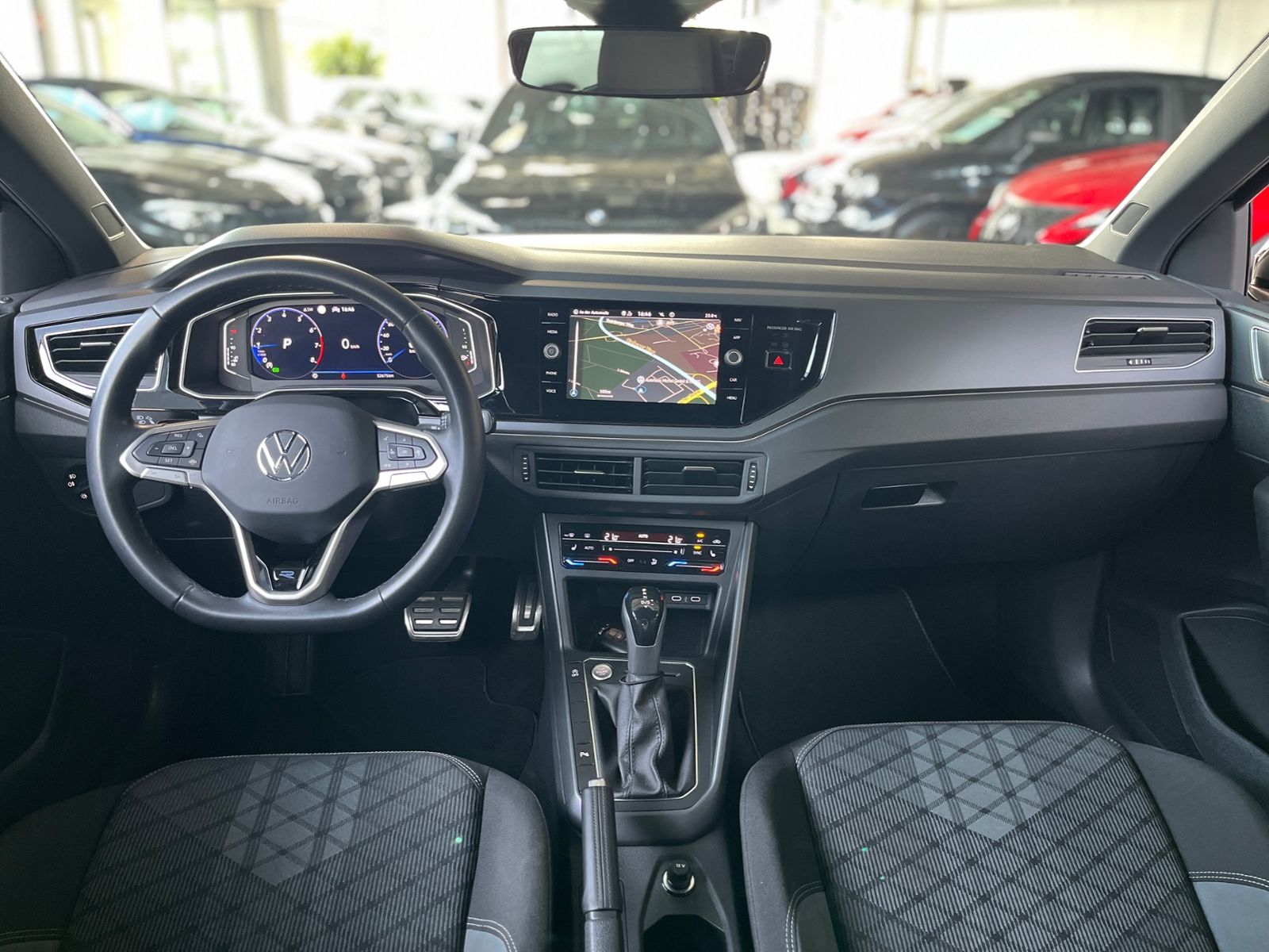 Fahrzeugabbildung Volkswagen Taigo R-Line 1.5 DSG KLIMA AHK LED NAV SHZ