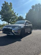 Mitsubishi Outlander 2.0 MIVEC Diamant ClearTec 2WD Diamant - Mitsubishi Outlander von privat