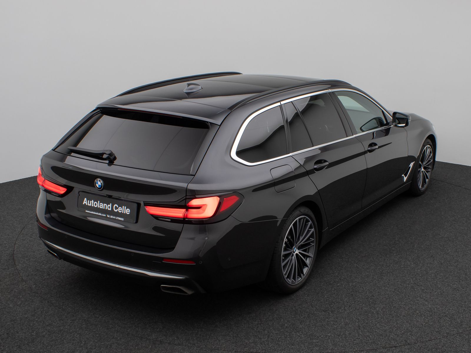 Fahrzeugabbildung BMW 530d xD Luxury Line Panorama HUD Individual 19Zl