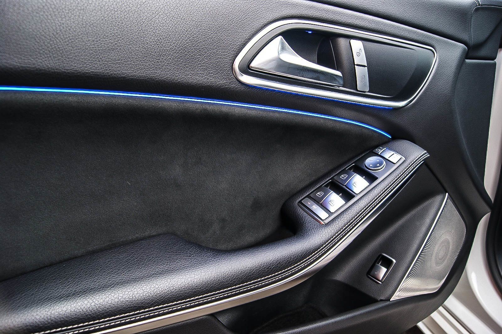 Fahrzeugabbildung Mercedes-Benz CLA 180 7G-DCT Urban Style Edition AMG PANORAMA
