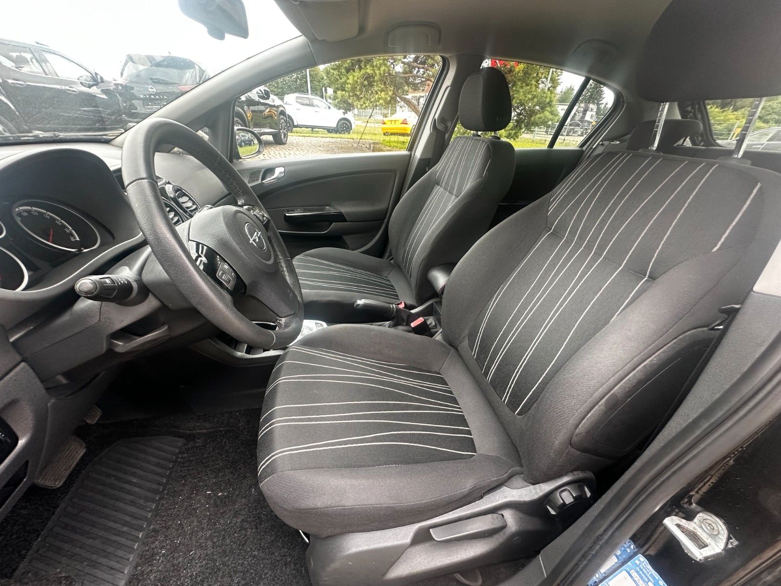 Fahrzeugabbildung Opel Corsa D Edition Automatik, Klima