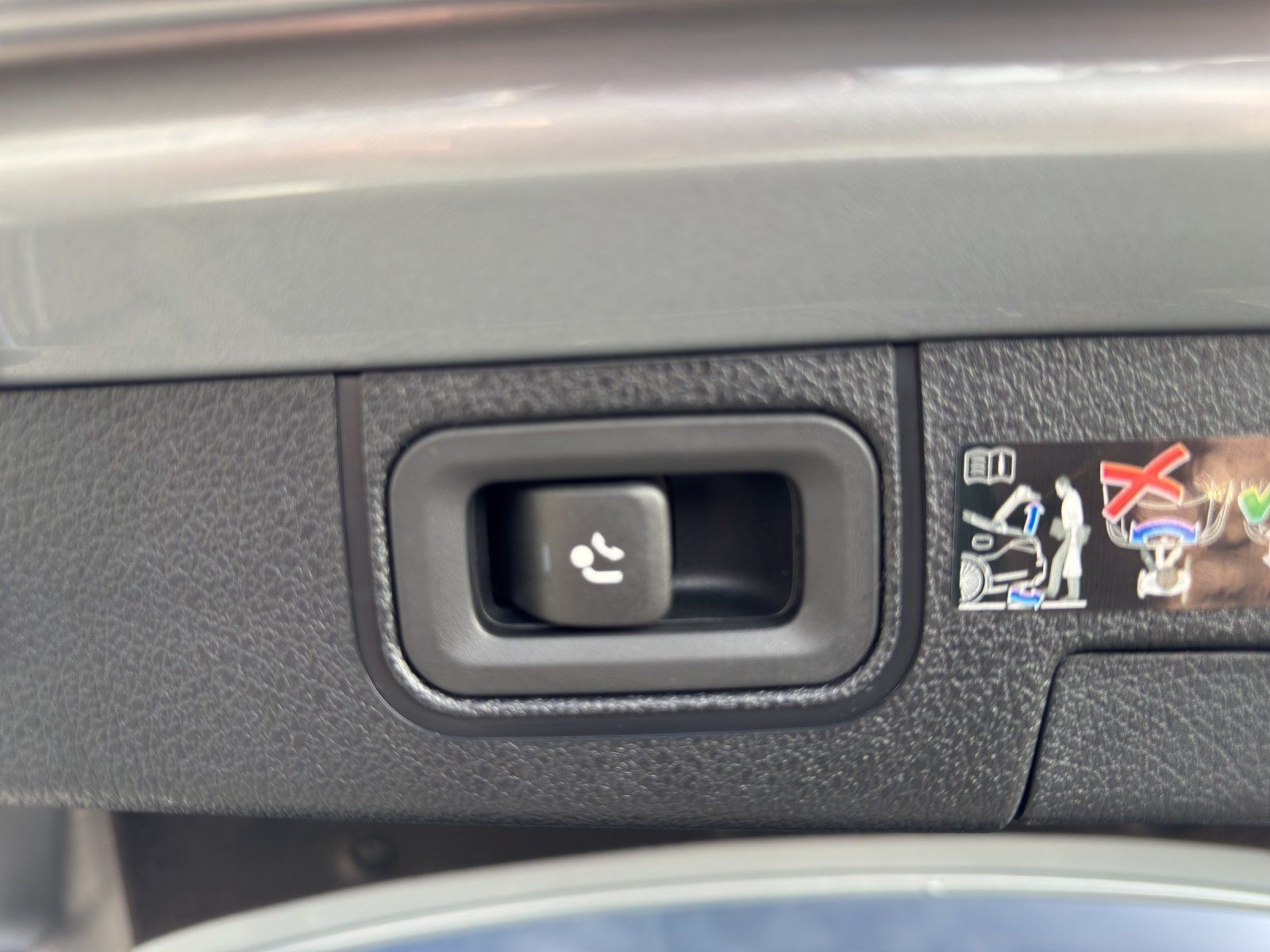 Fahrzeugabbildung Mercedes-Benz A220d Limo AMG Prem DISTR Memo AHK 360°schw.Glas