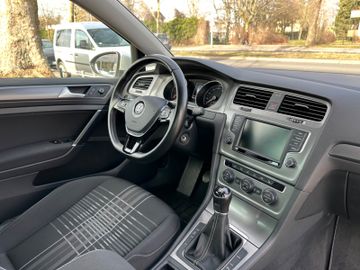 Fahrzeugabbildung Volkswagen Golf VII 2.0 TDI Variant Lounge*Tempomat*Pano*