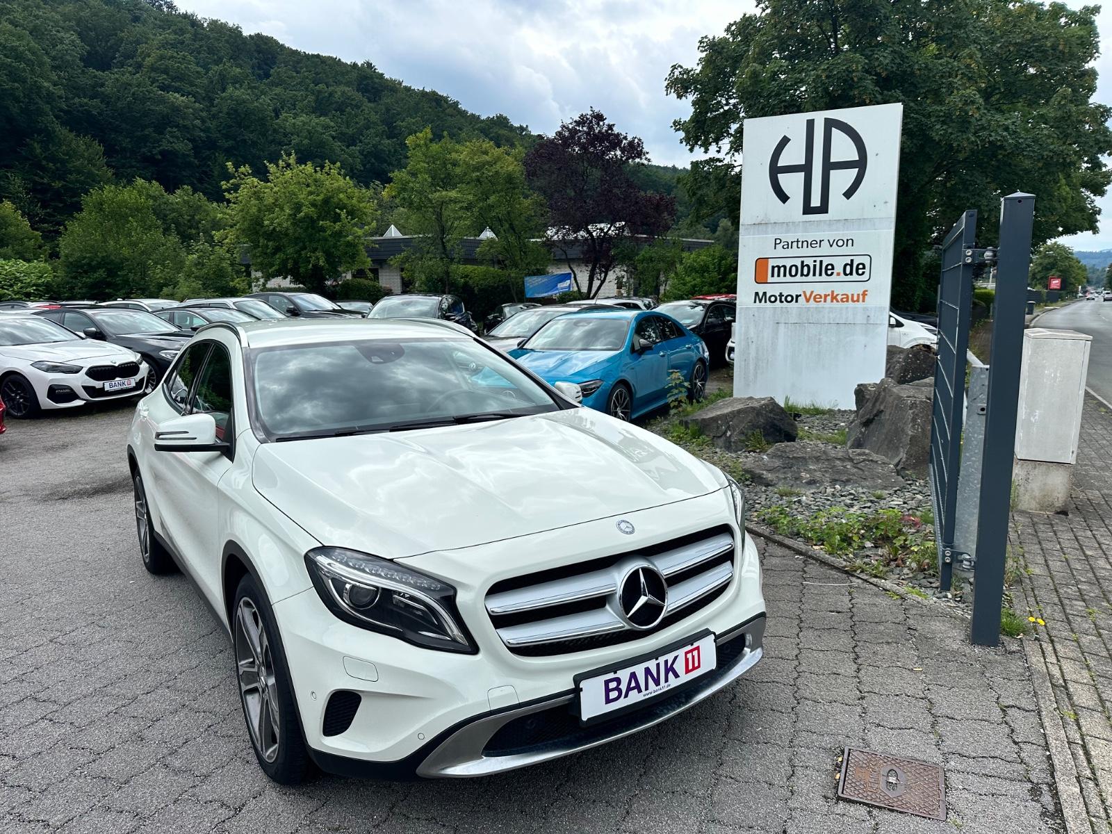 Mercedes-Benz GLA 250 4-Matic*KAMERA*E-HECK*BI-XENON*8FACH*AHK