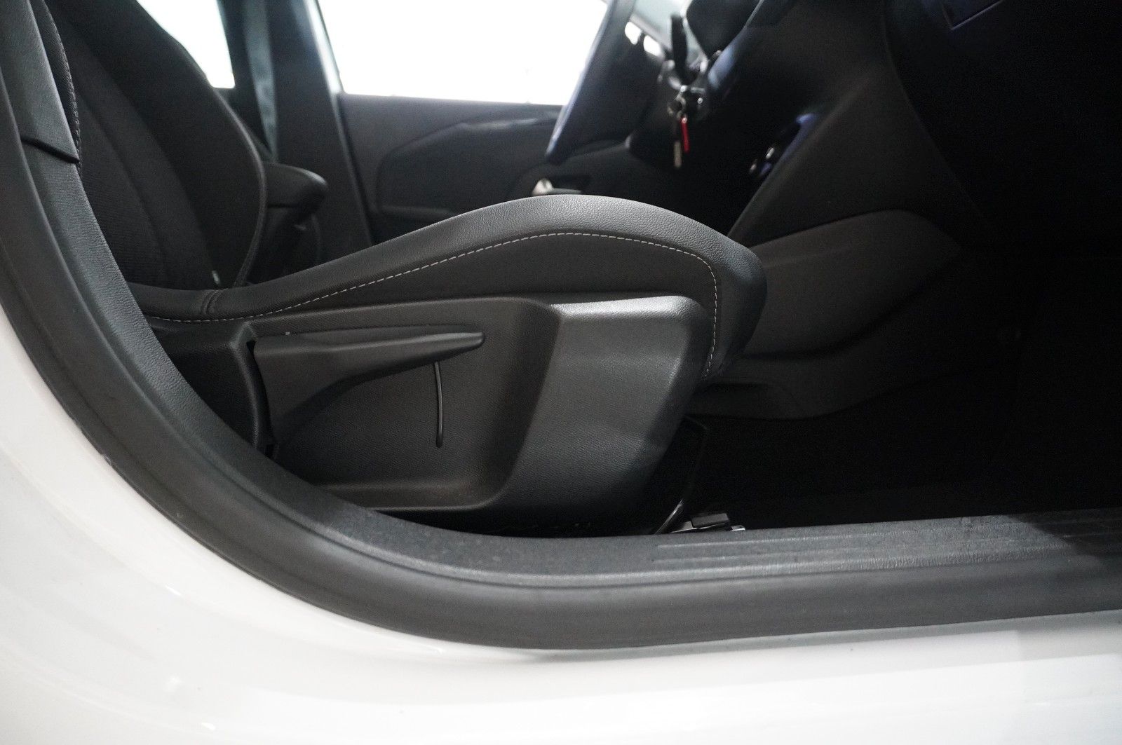 Fahrzeugabbildung Opel Corsa F 1.2T ELEGANCE NAVI/LED/KAMERA/VIRT./DAB+