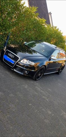 Audi RS4 4.2 quattro Avant -