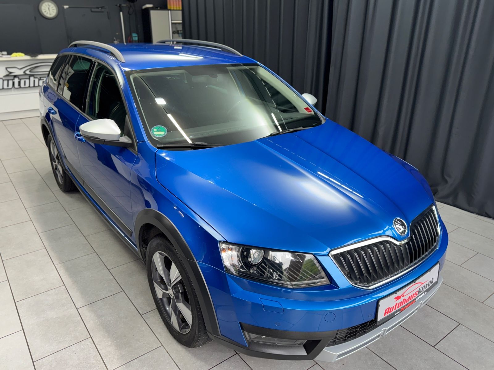 Fahrzeugabbildung SKODA Octavia Combi Scout 4x4|NAVI|XENON|CANTON|