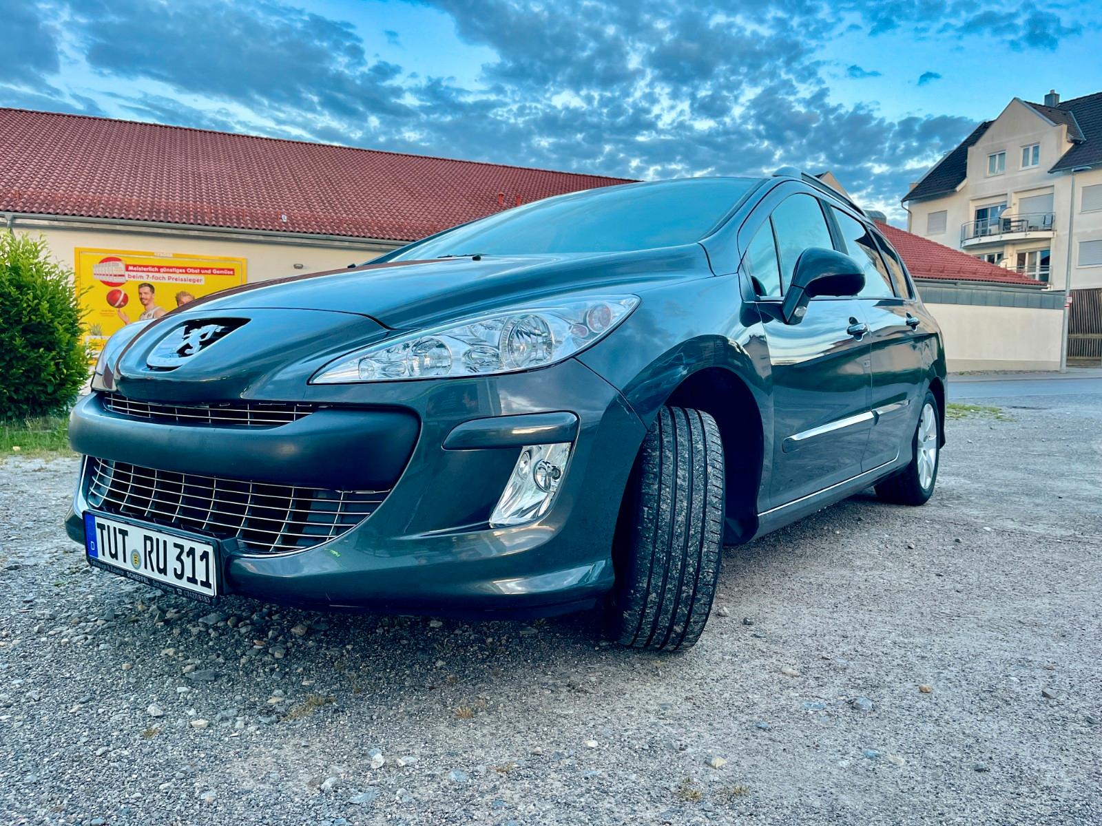 Peugeot 308 2010 — rear view