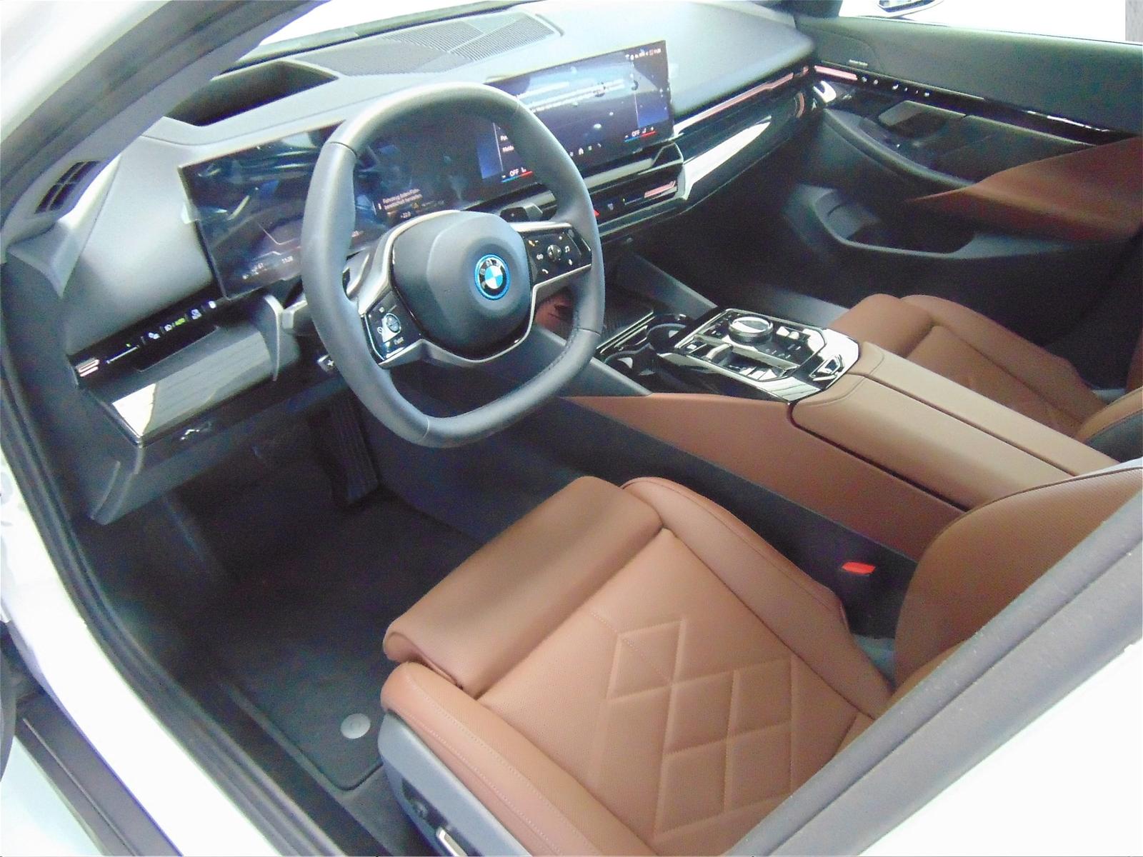 BMW 530e xDrive Panorama HarmanKardon HeadUp Navi LE