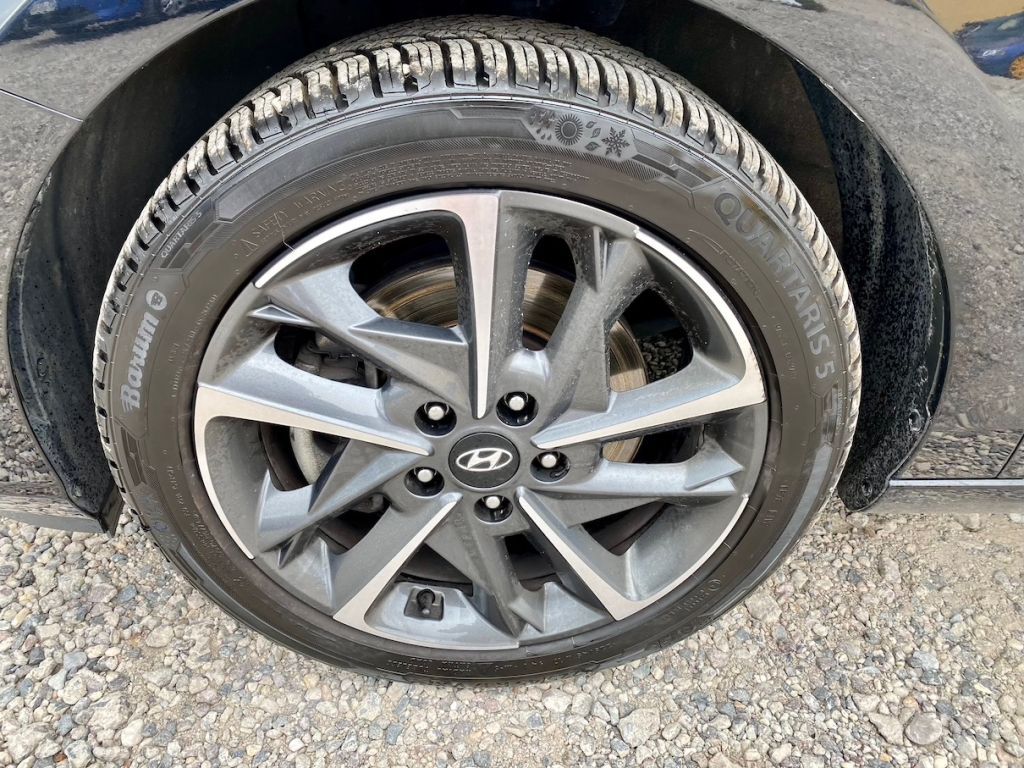 Fahrzeugabbildung Hyundai i30 1.0 AAC SHZ ALLWETTERREIFEN ALU KAMERA PDC