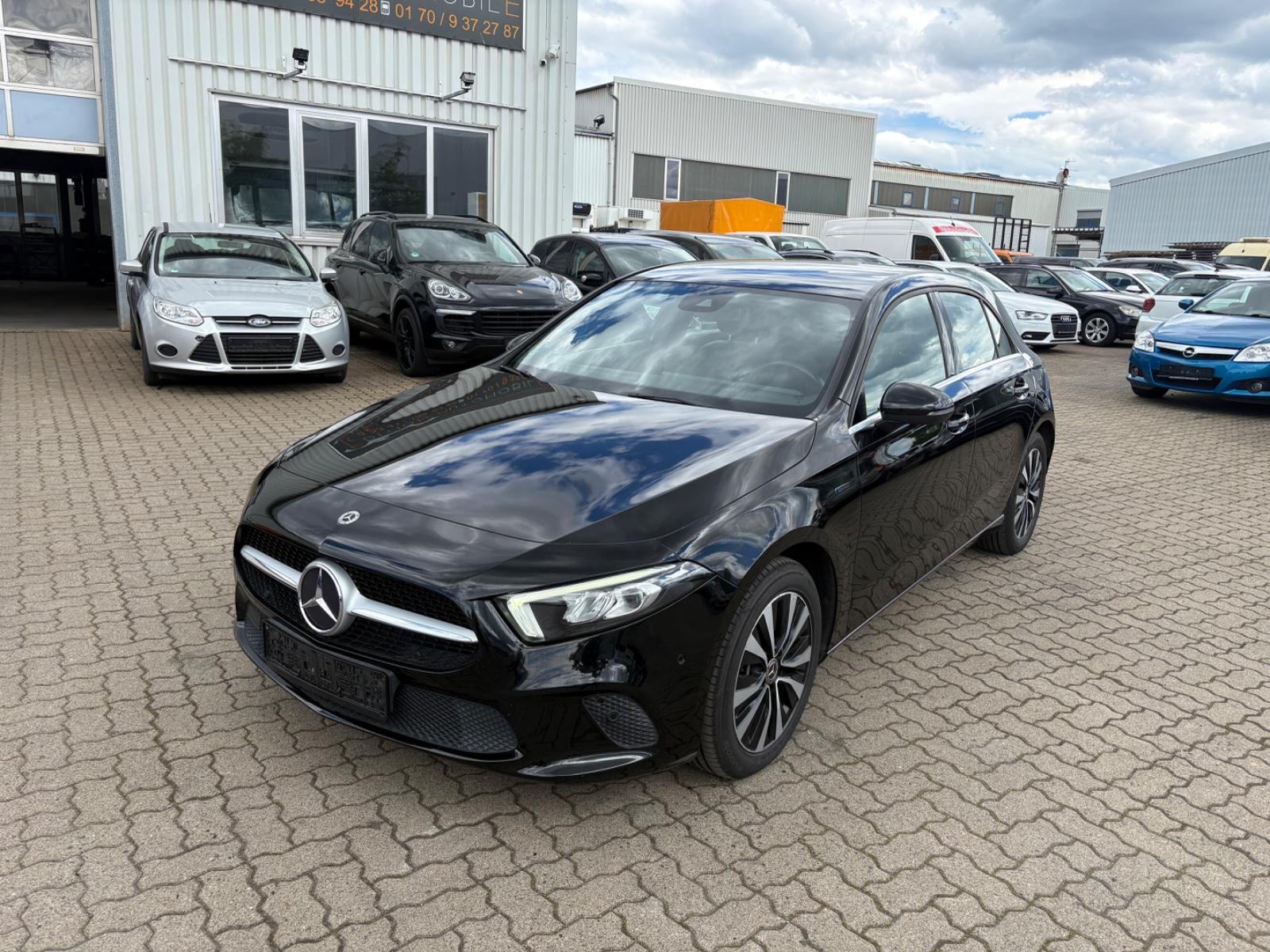 Mercedes-Benz A 250 AUT:-LED SCHEINWEFER-NAVI-LEDER-APPLE CAR