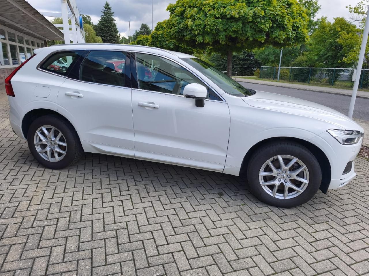Fahrzeugabbildung Volvo XC60 Momentum Pro AWD