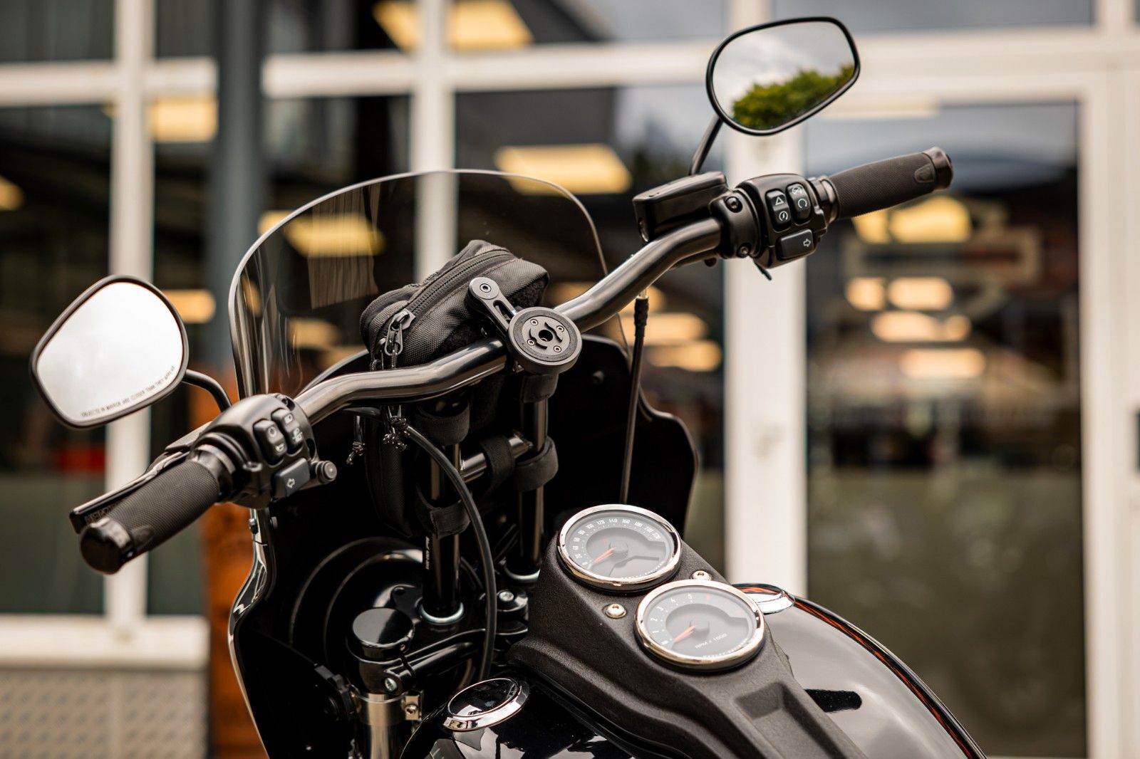 Fahrzeugabbildung Harley-Davidson FXLR LOW RIDER - JEKILL & HYDE -