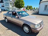 Mercedes-Benz 200 - Mercedes-Benz 200 aus 1993