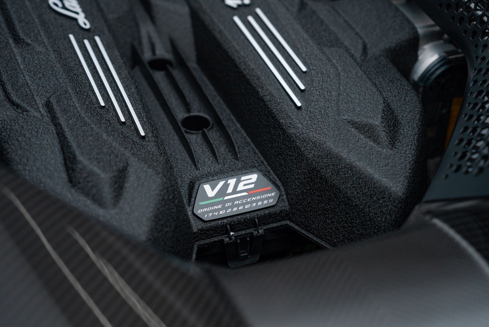 Fahrzeugabbildung Lamborghini Revuelto FULL CARBON/LIFT/PASSENGER/MY 26