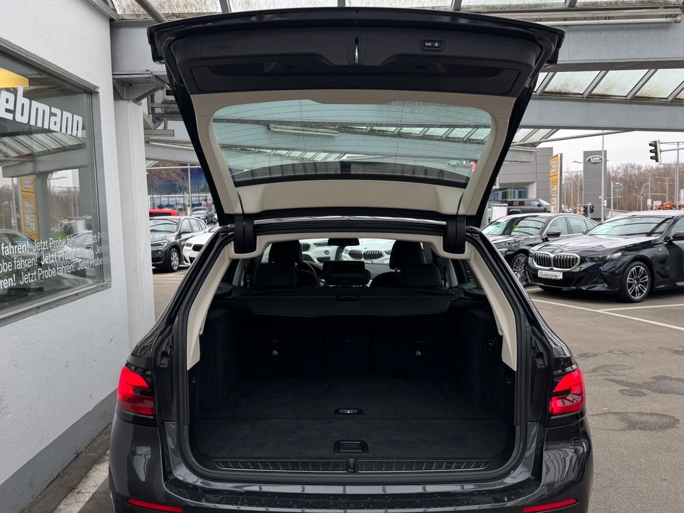 Fahrzeugabbildung BMW 530i Touring LKH/SoftClose 2 JAHRE GARANTIE