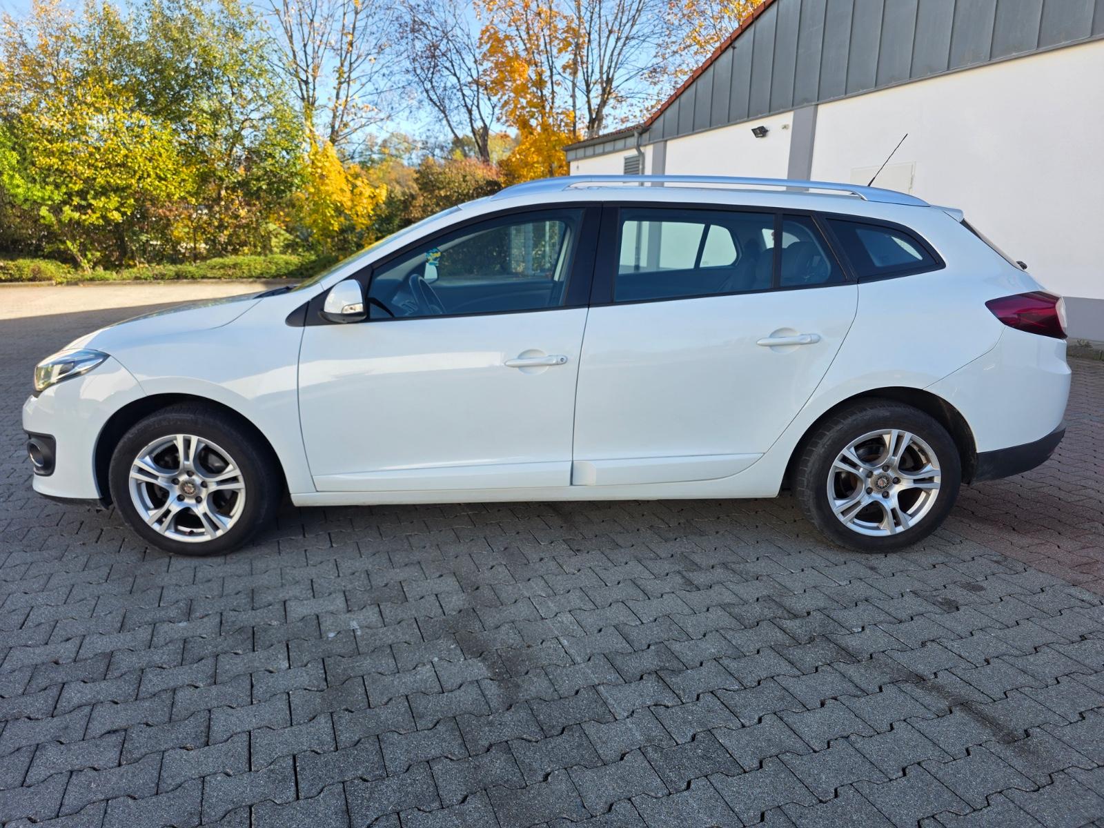 Renault Megane 2014 — rear view