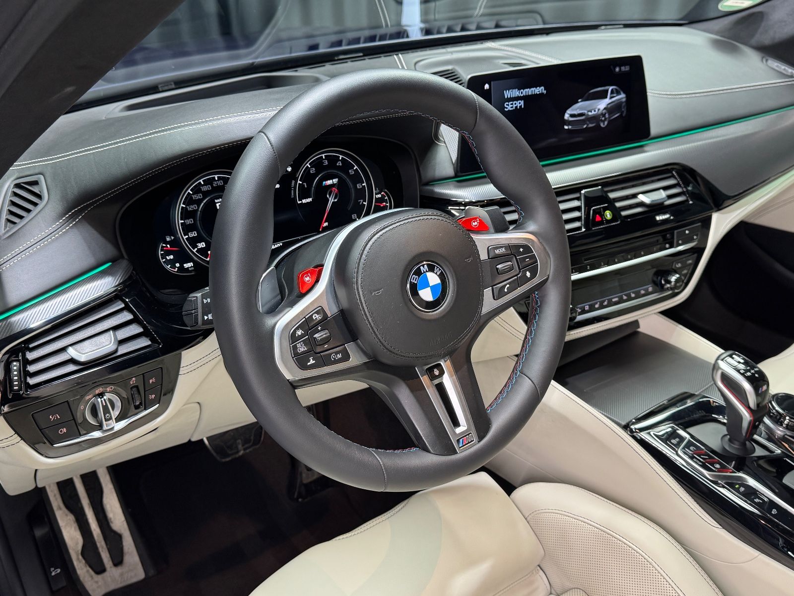 Fahrzeugabbildung BMW M5 LIM|BOWERS|TV|KERAMIK|INDIVIDUAL|VOLL