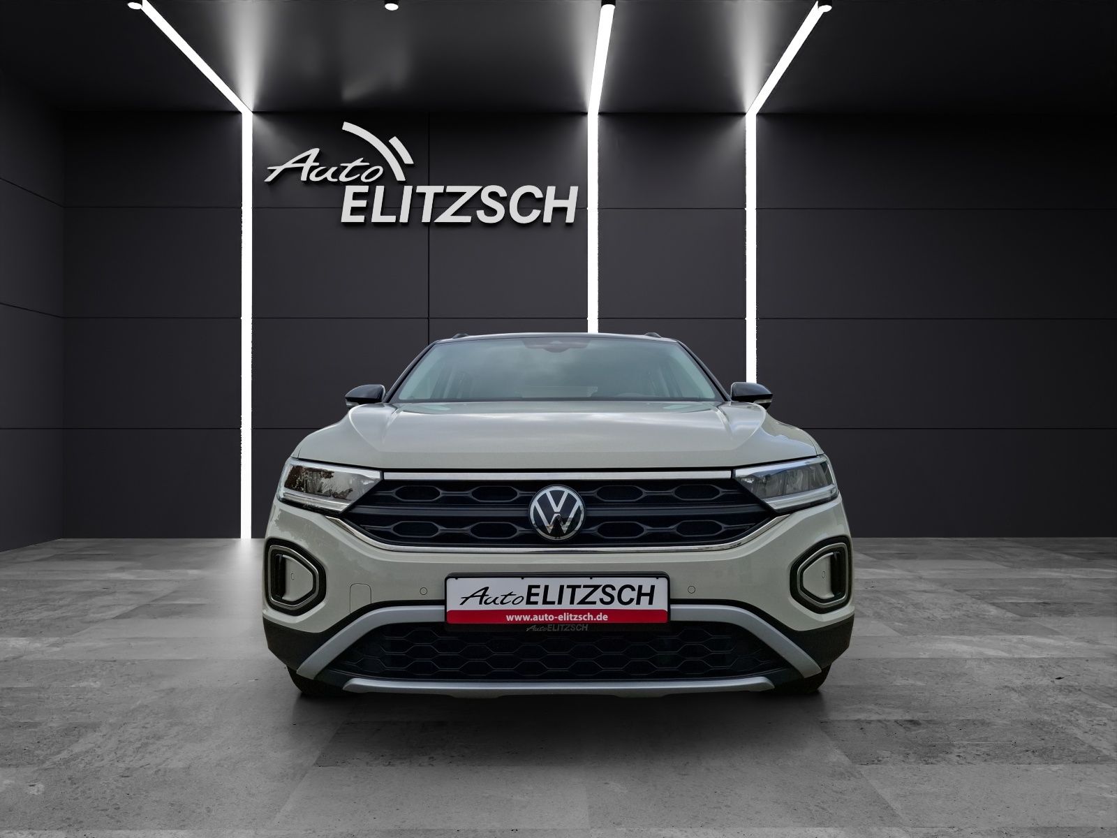 Fahrzeugabbildung Volkswagen T-Roc TSI Life  DSG LED Navi AID ACC RFK SH