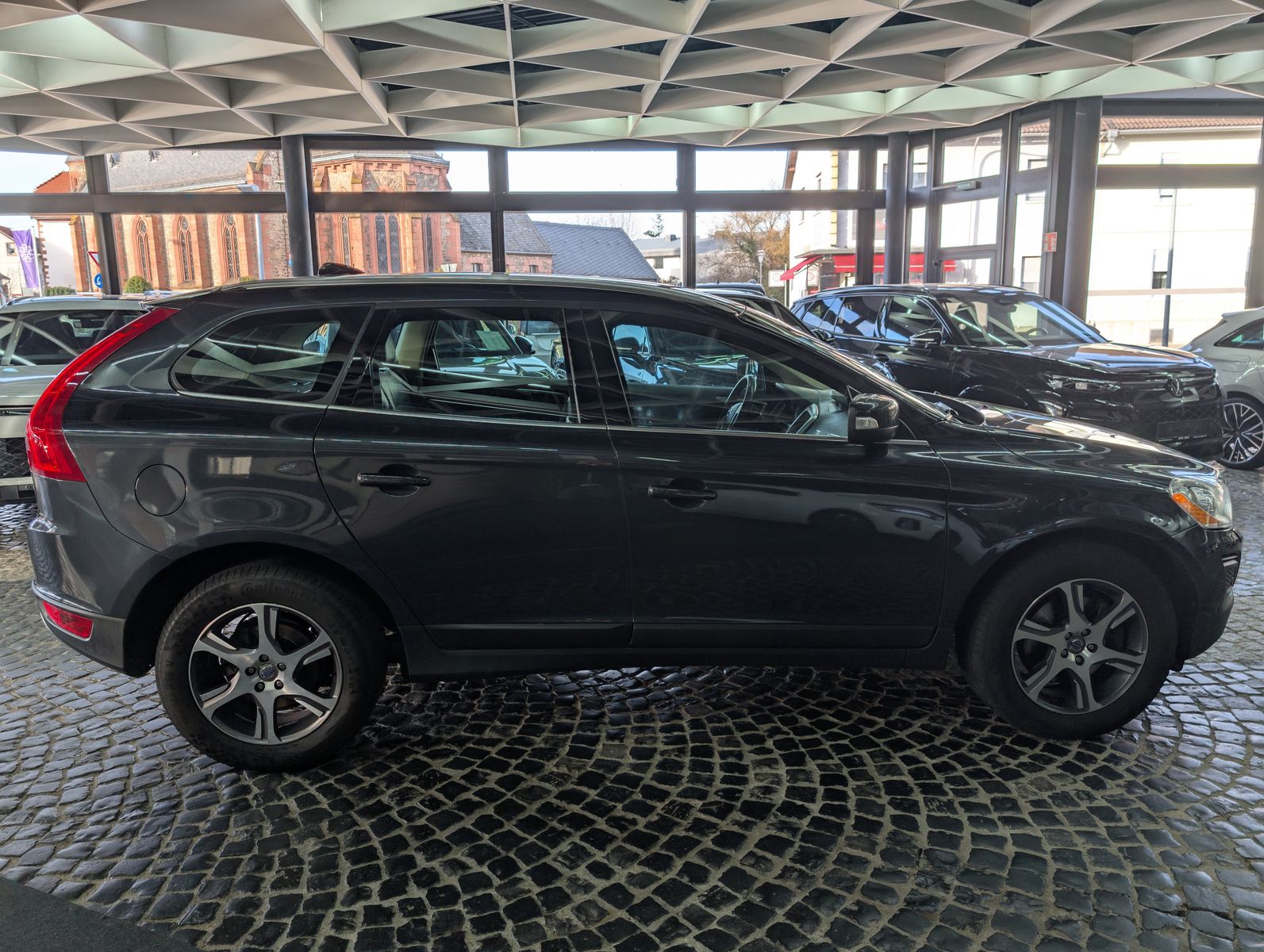 Fahrzeugabbildung Volvo XC60 Summum KAM MEMO LEDER XENON AHK SCHECKHEFT