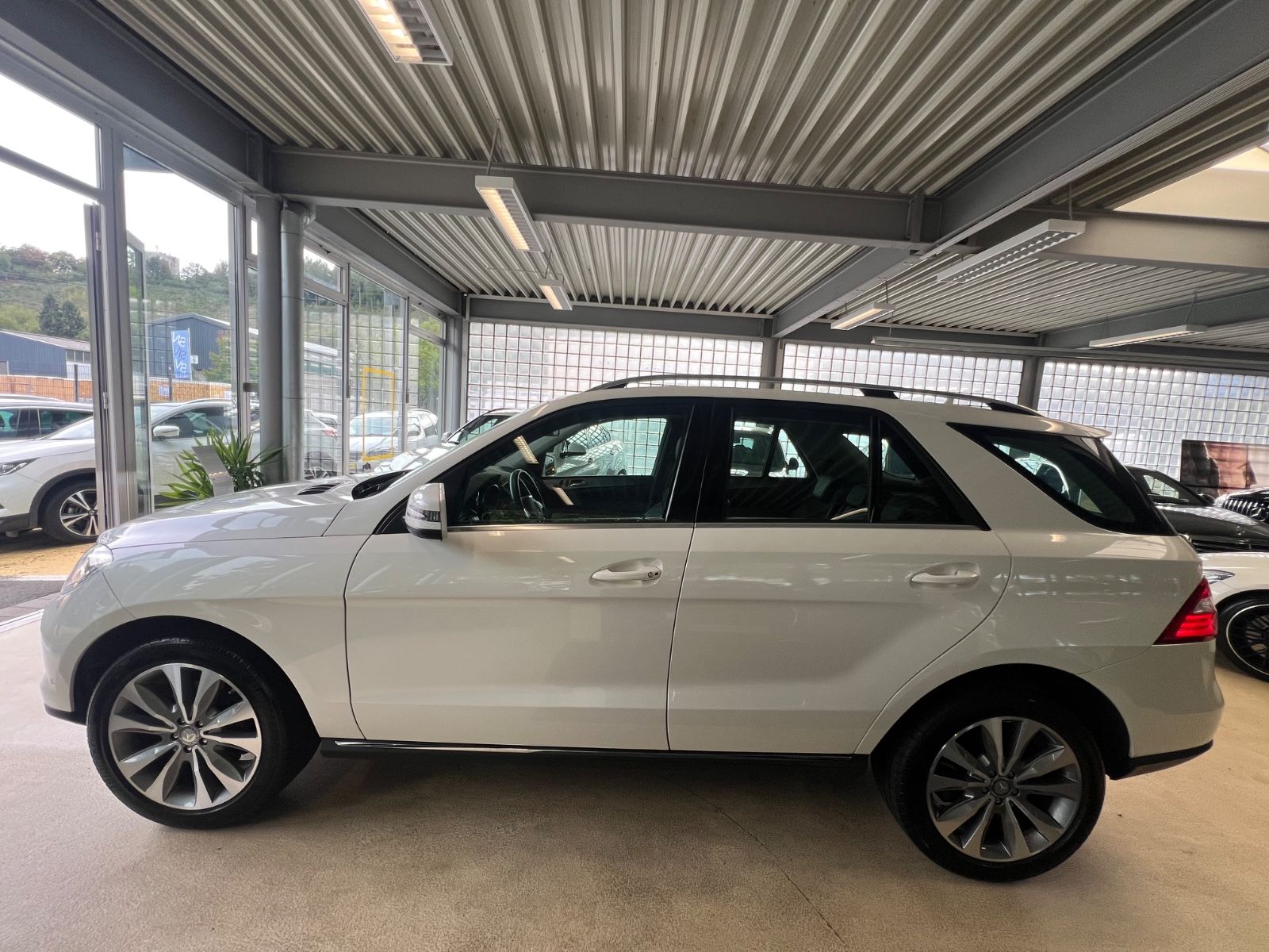 Fahrzeugabbildung Mercedes-Benz ML 350 d BlueTec 4Matic * 1.HAND * GEPFLEGT *