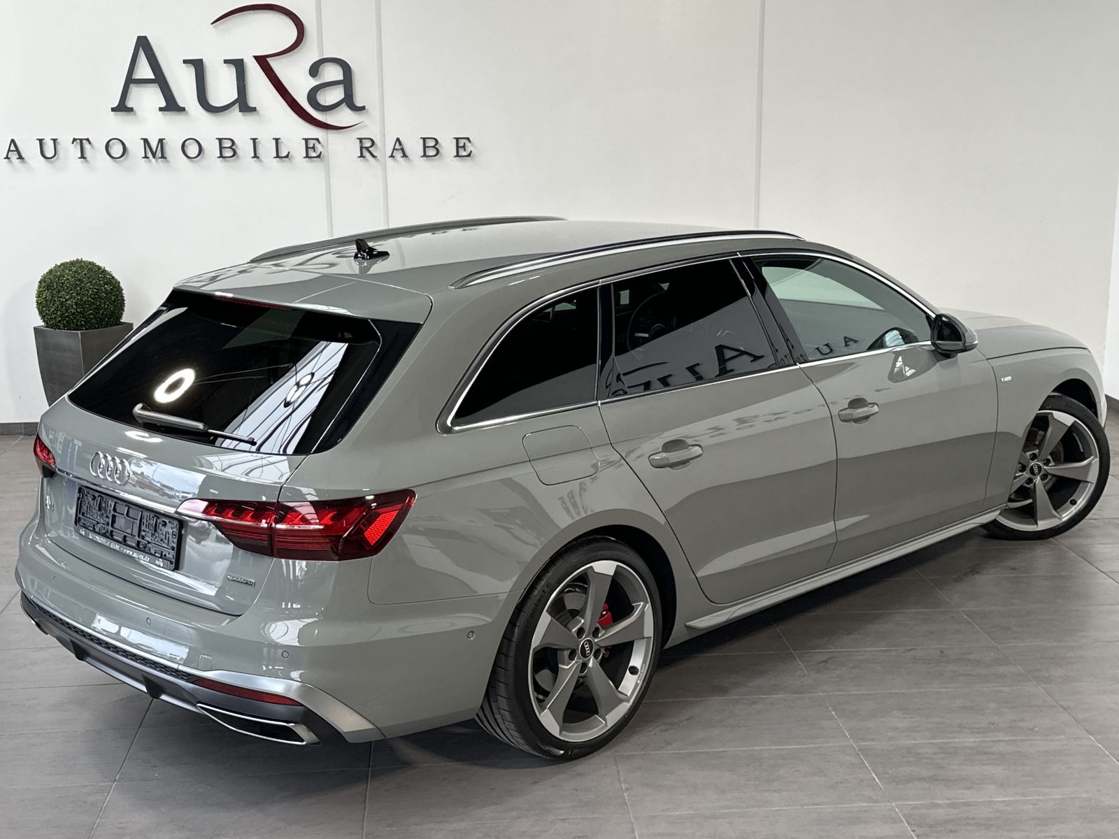 Fahrzeugabbildung Audi A4 Avant 40 TFSI S-Line Qu VCOCK+HUD+NAV+LED+ACC