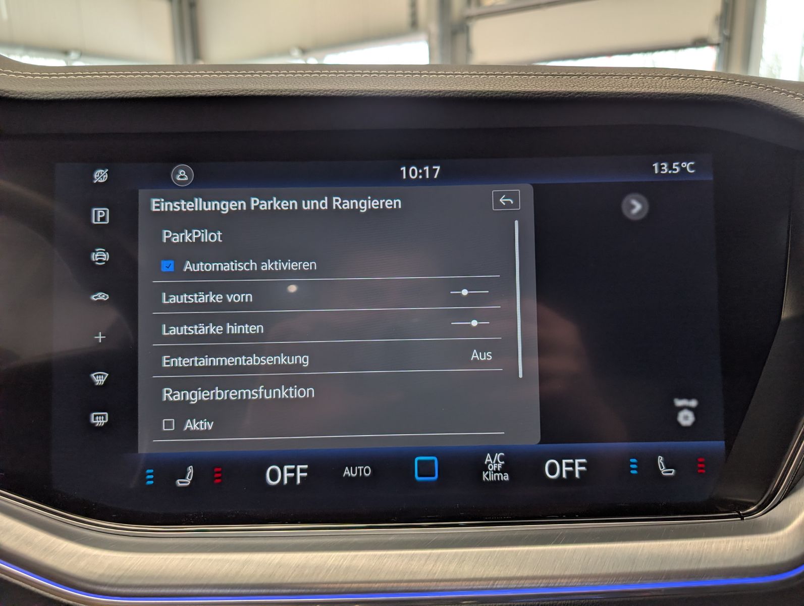 Fahrzeugabbildung Volkswagen Touareg 3.0TDI 4M R-Line VOLL Black 22" UPE 114T
