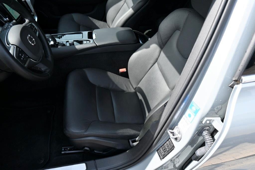 Fahrzeugabbildung Volvo V60 T6 PHEV Essential AWD*AHK*PDC*LHZG*