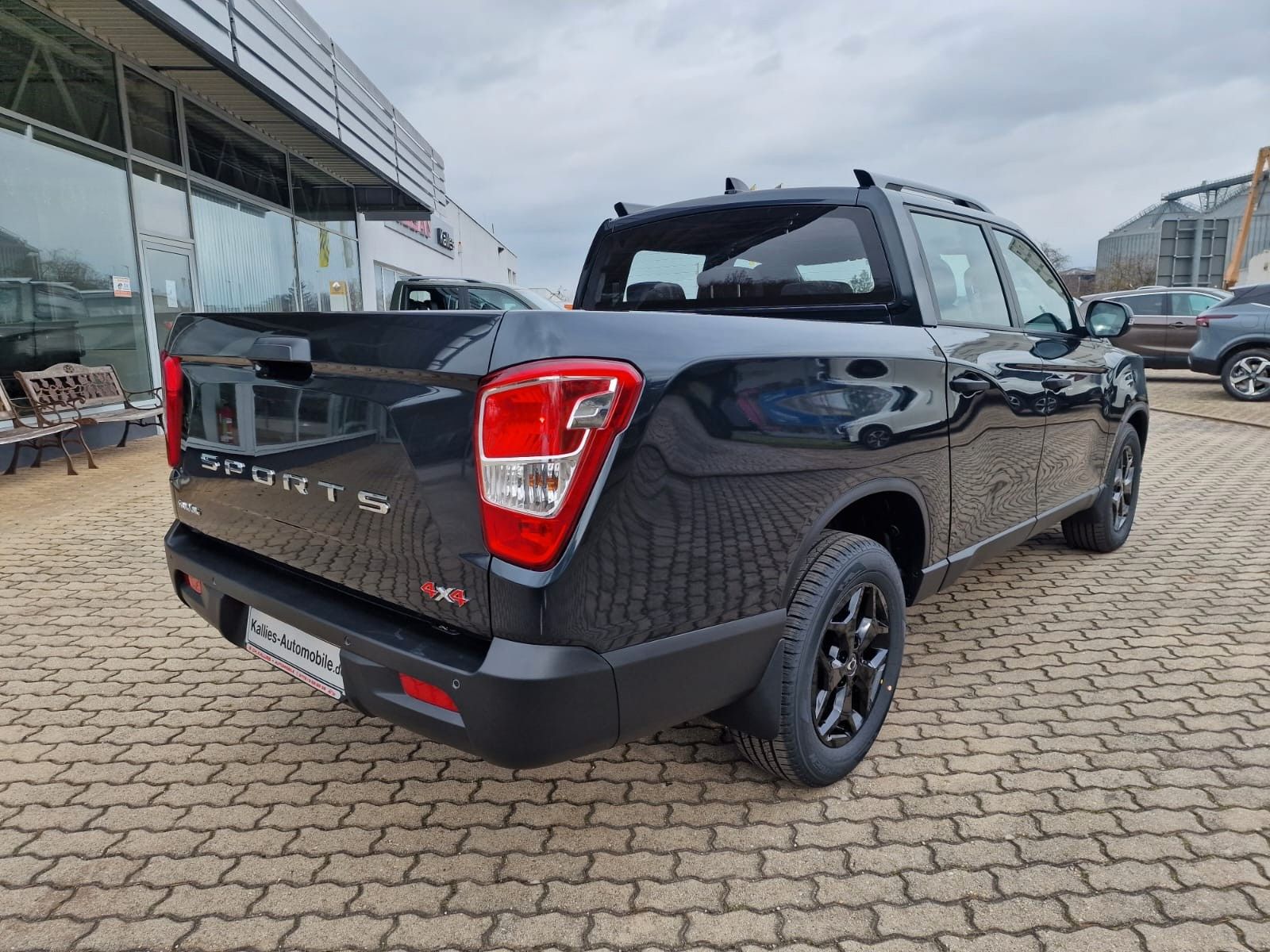 Fahrzeugabbildung Ssangyong Musso Grand 2.2d AT 4x4 BLACK XENON+SD+HARDTOP