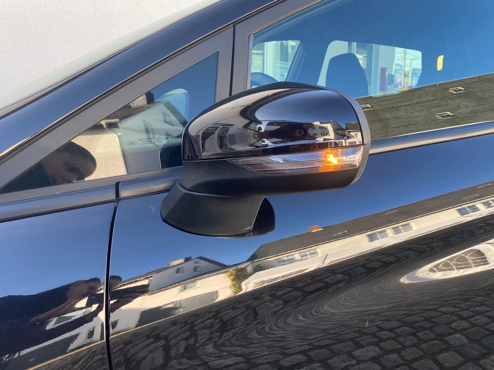 Fahrzeugabbildung Ford Fiesta 1.5 EcoBoost ST *LED*SHZ*Sportfahrwerk