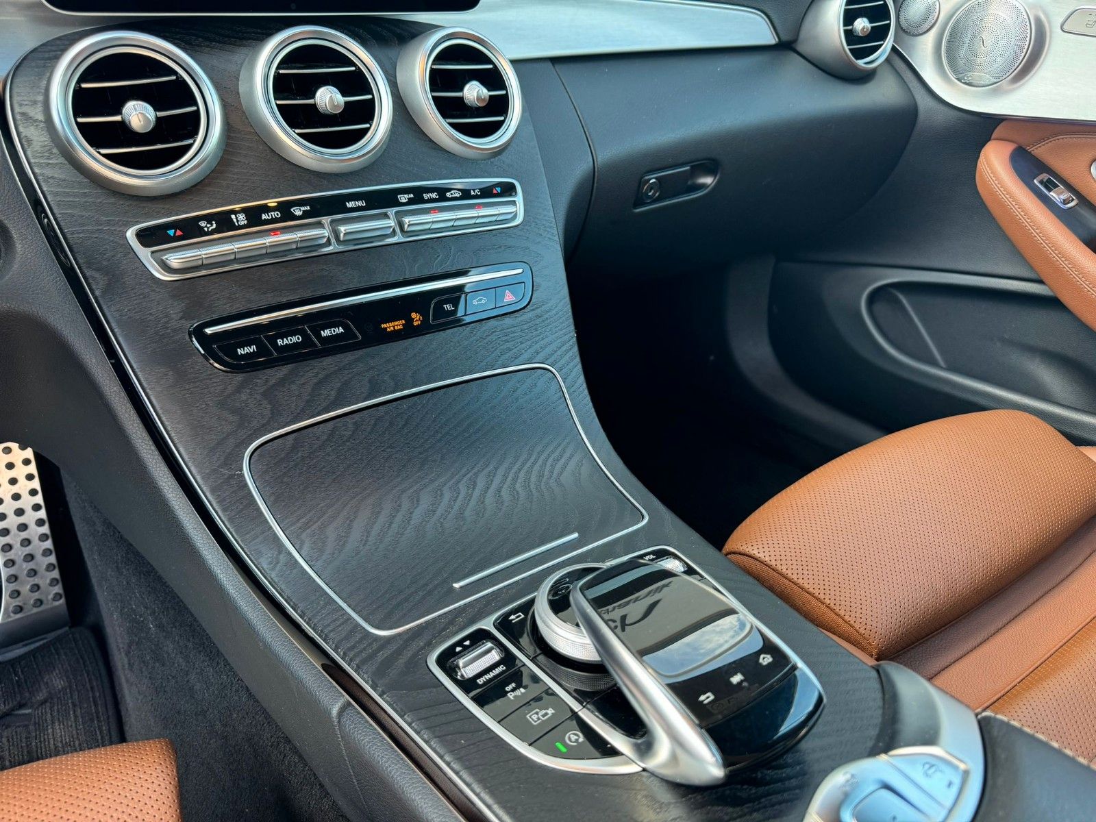 Fahrzeugabbildung Mercedes-Benz C 300 Cabrio AMG-Line