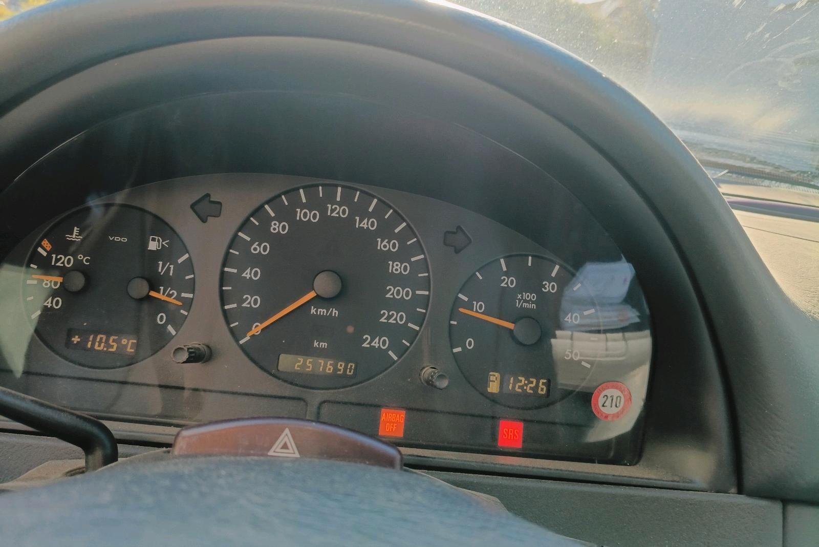 Mercedes-Benz ML270 2004 — photo 7