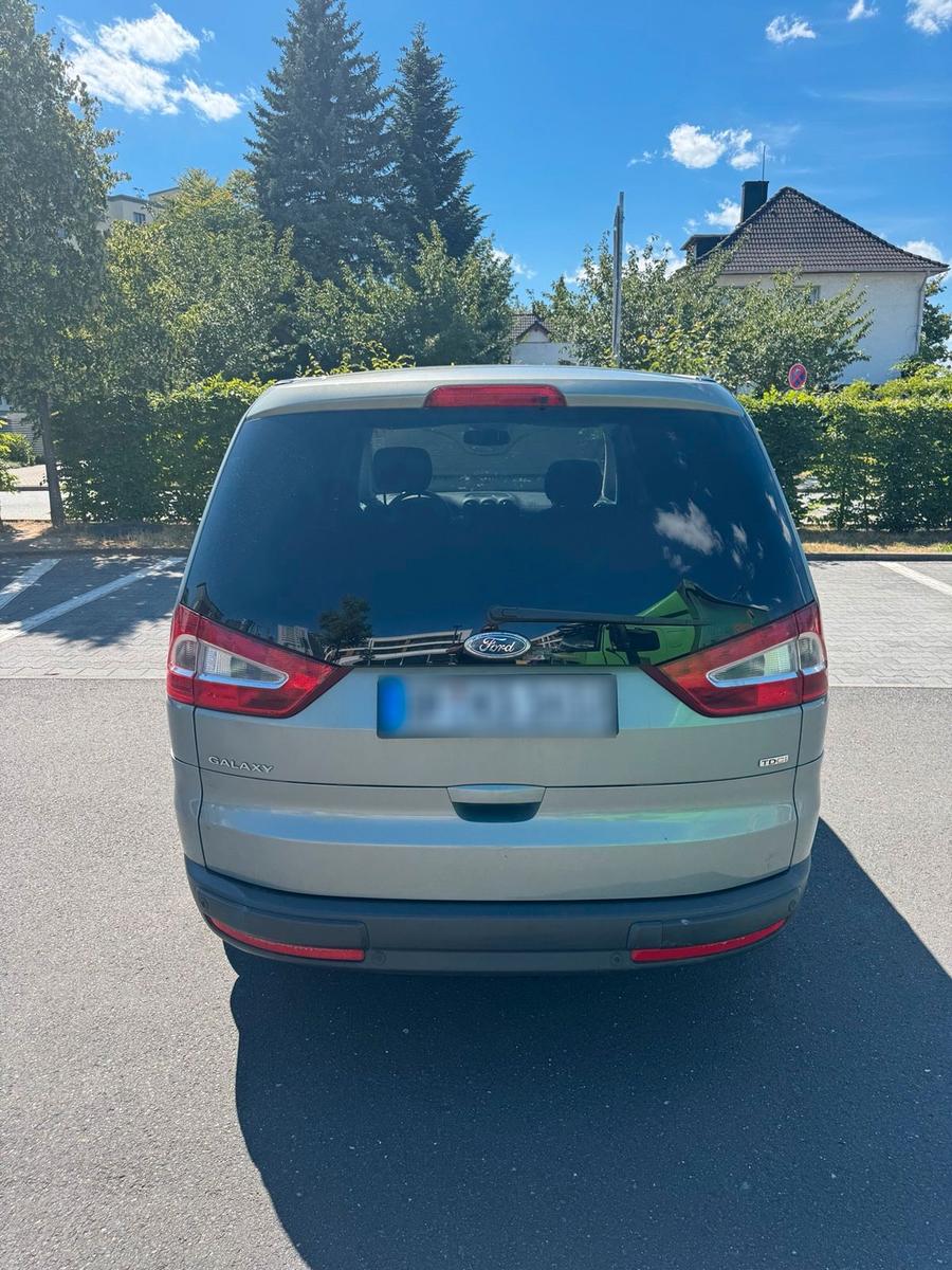 Ford Galaxy 2009 — photo 6