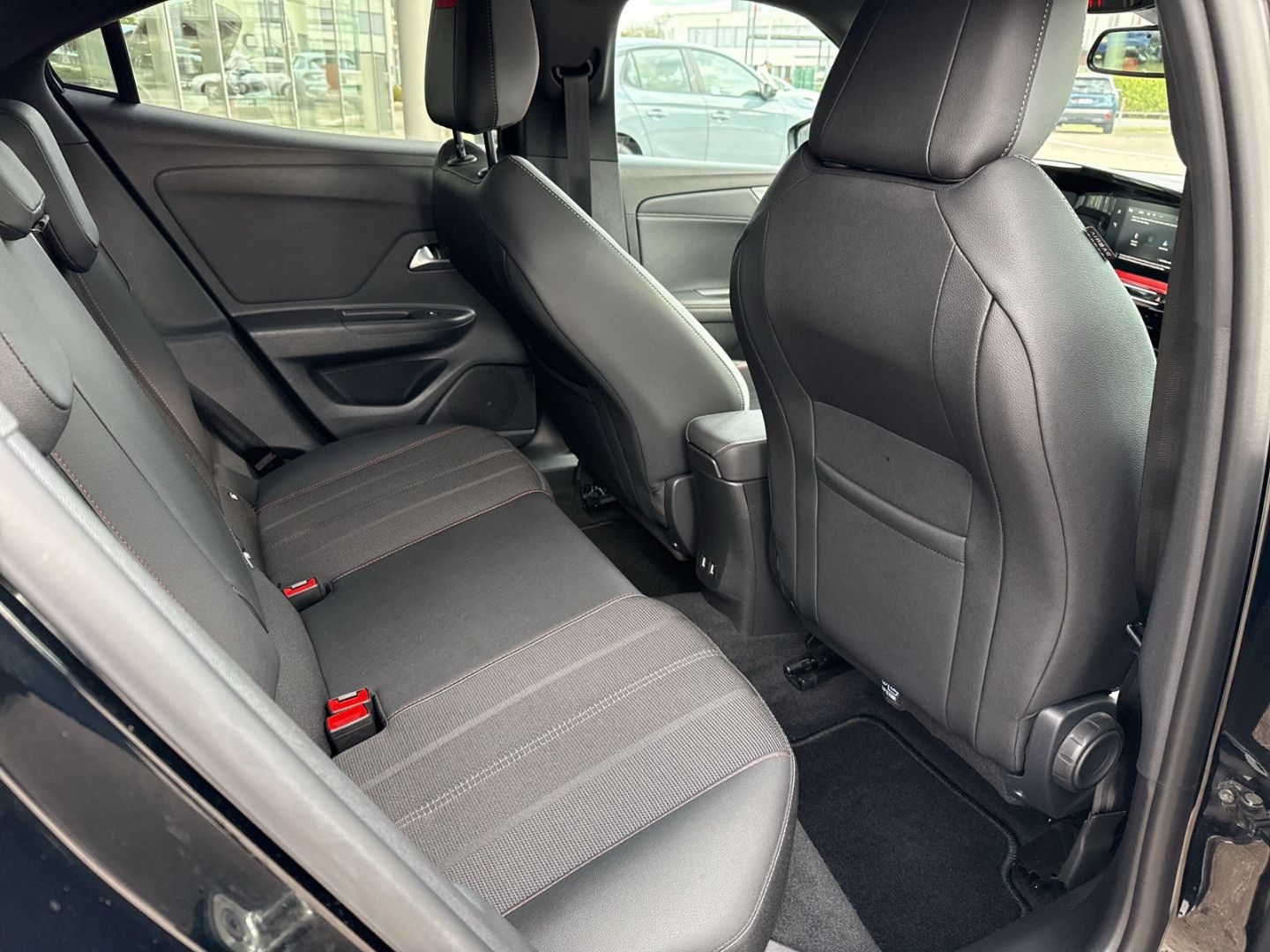 Fahrzeugabbildung Opel Mokka e GS Line Digitales Cockpit LED Apple CarP