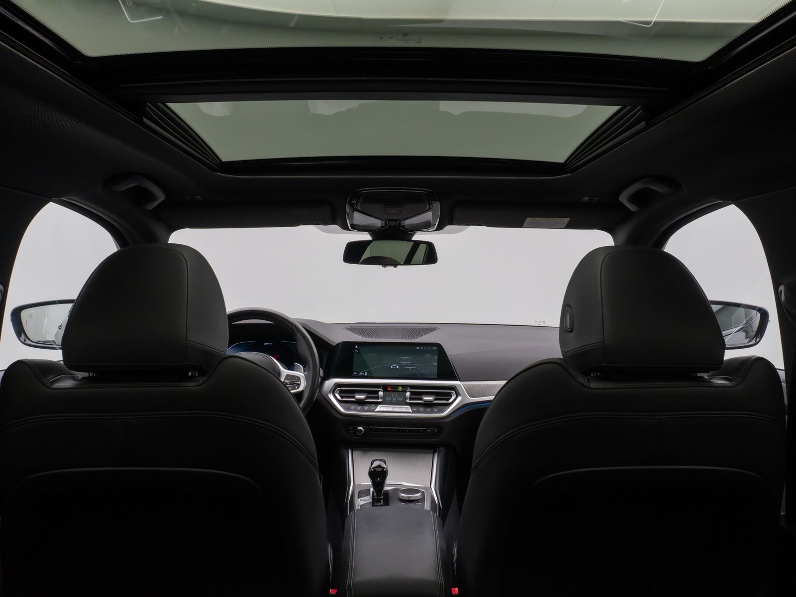 Fahrzeugabbildung BMW 330e M Sport Panorama Laser Kamera HUD DAB HiFi